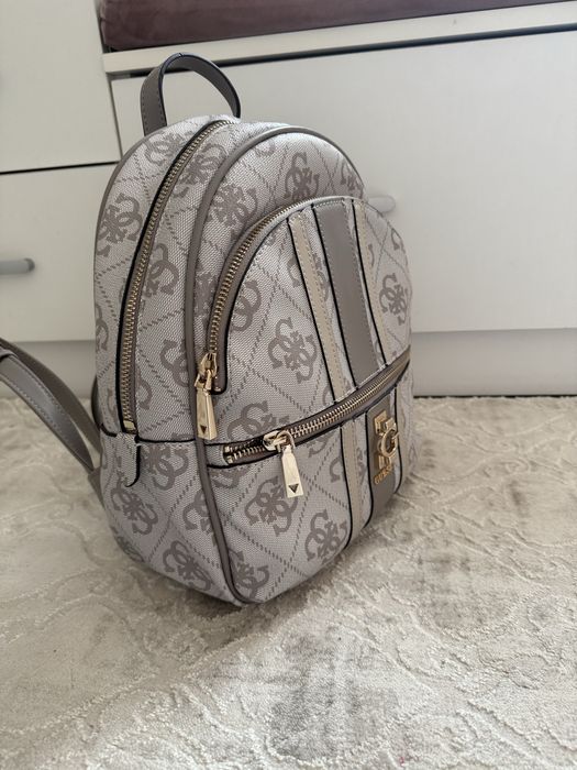 Раница GUESS нова