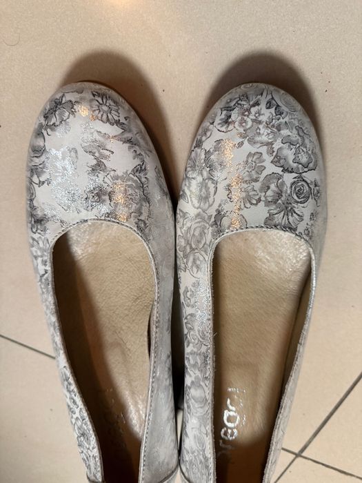 Vand balerini din piele, albi cu argintiu, noi