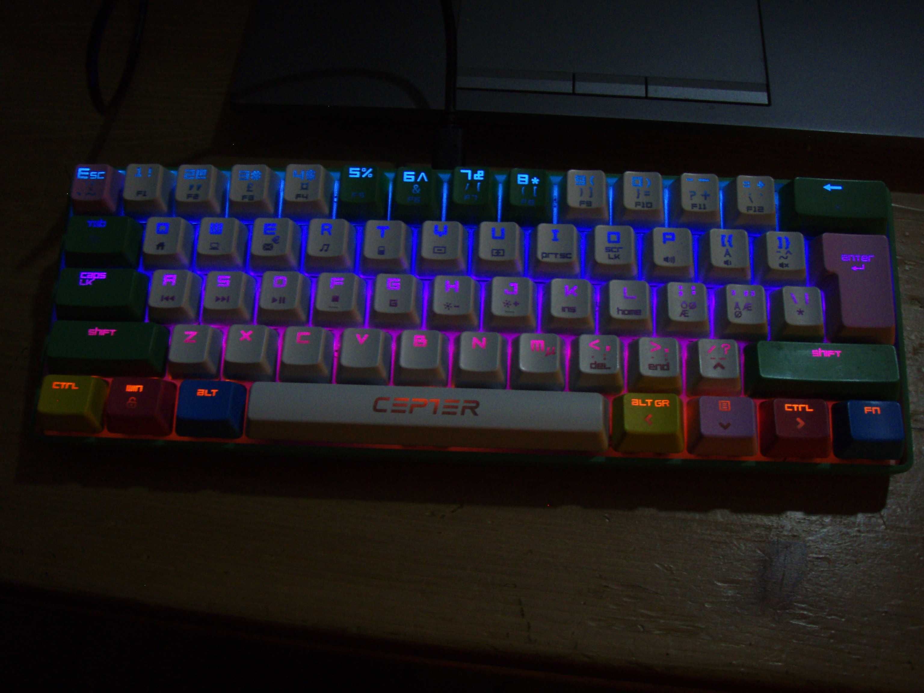 Tastatura RGB Cepter Khan Shadow Mechanical Mini Keyboard 1222985 noua