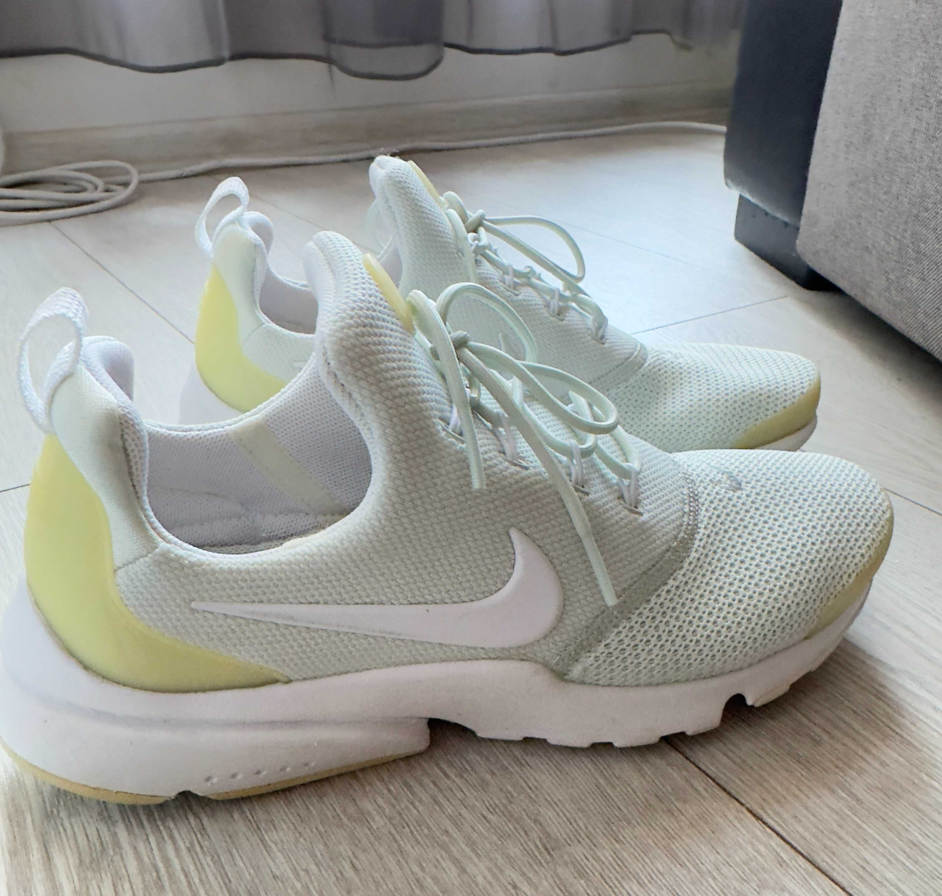 Дамски маратонки Nike