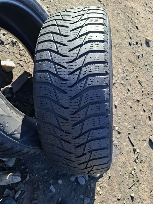 Vand 2 anvelope 215 60 17 de iarna nu au defecte