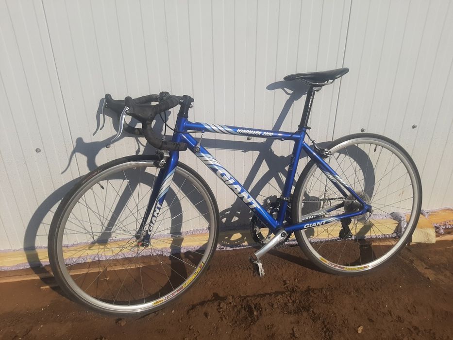 Продам велосипед шоссейный GIANT.