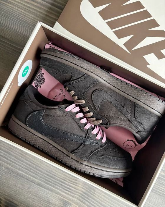 Продаю кроссовки Nike&Travis Scott