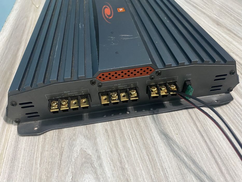 Усилвател JBL da3504