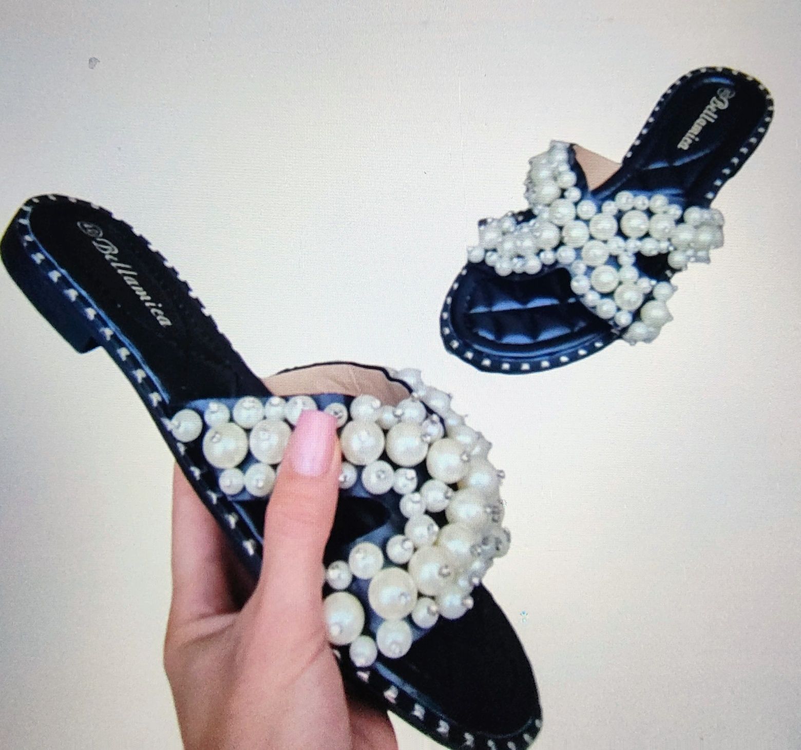 Papuci dama cu perle.