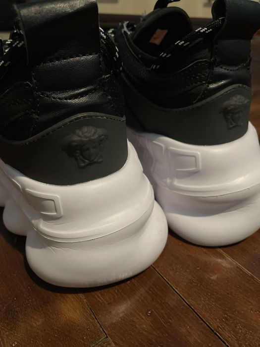 Vand versace chain reaction