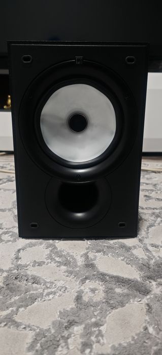 O boxă kef Q15. 2