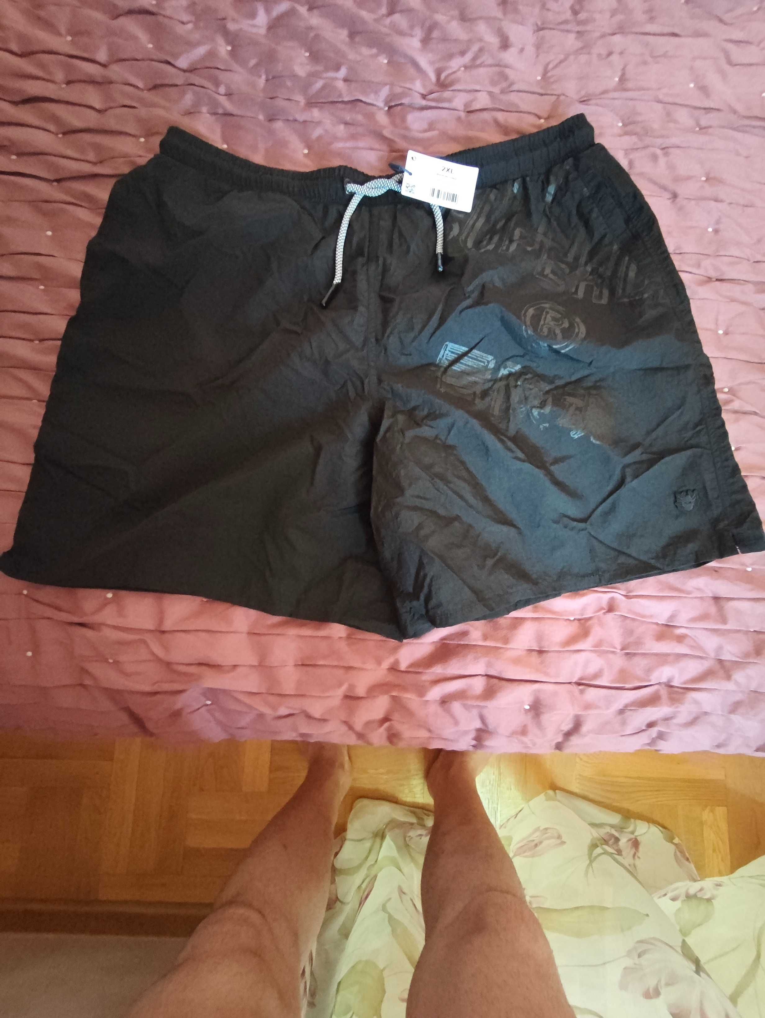 Продавам плувни шорти superdry,мъжки,черни, размер 2xl,50лв.