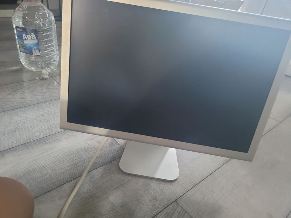 Monitor" apple computer, inc cupertino,california 95015