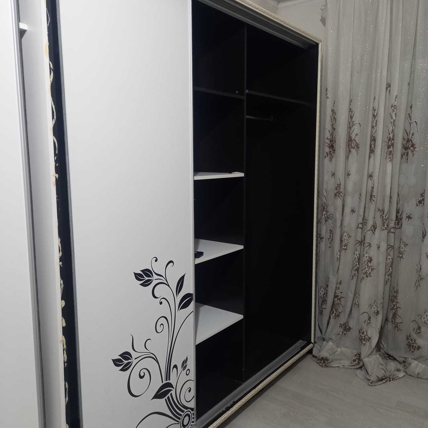 2 шкаф купе сатылады срочно. Апарып и құрып береміз. 60000