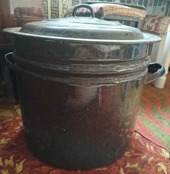 Большие тазы эмалированные ,кастрюля