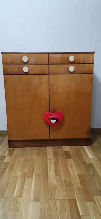 Comodă din lemn masiv