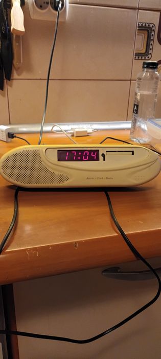 Vând radio, ceas, alarmă