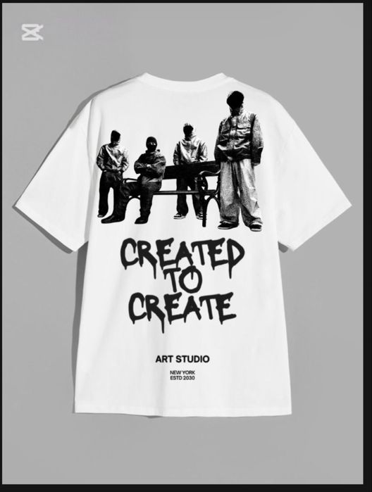 Бяла тениска.