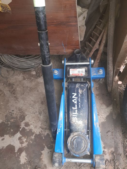Продам домкрат подкатной