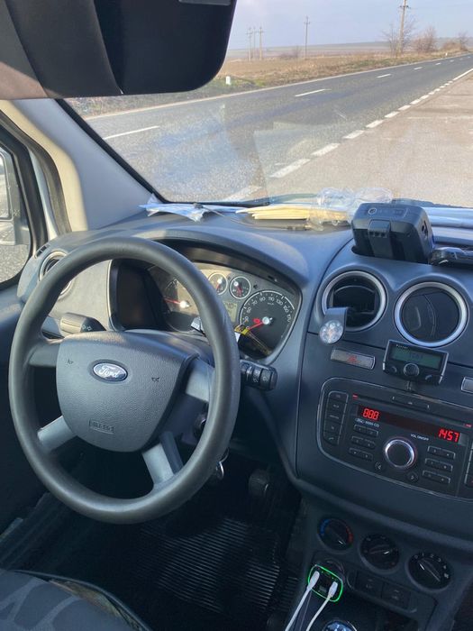 Vand sau schimb cu autoturism Ford Transit Connect
