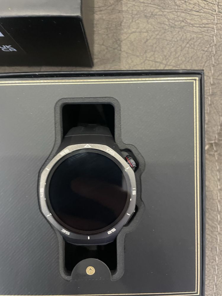 Huawei GT 5 PRO -смарт часовник