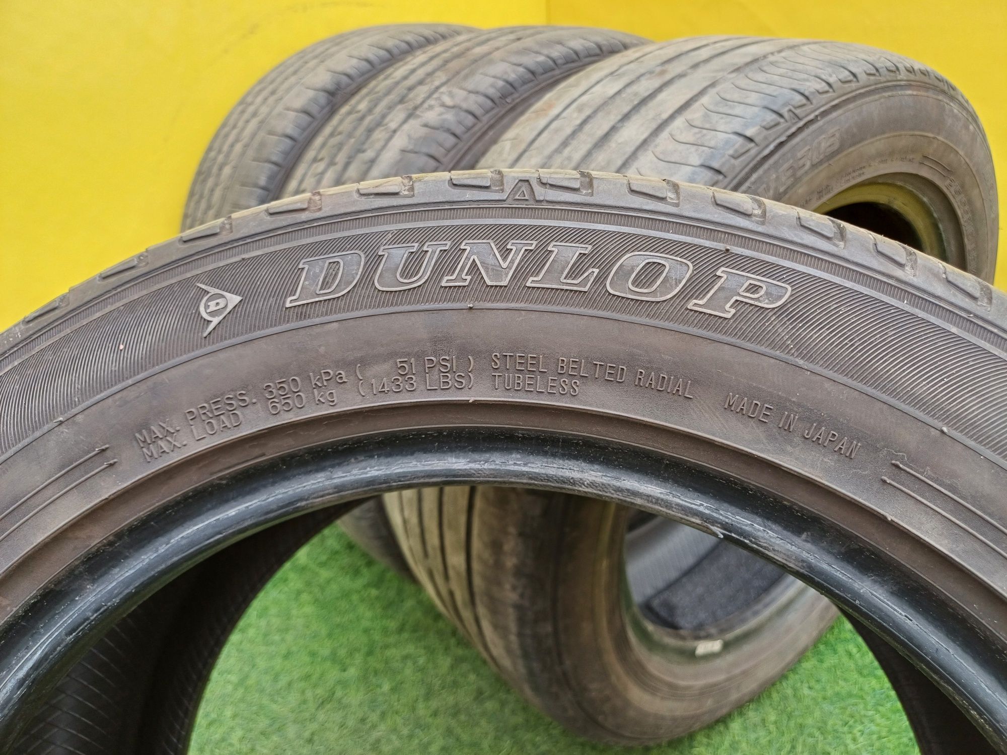 Шины 215/55 R16 Dunlop комплект.