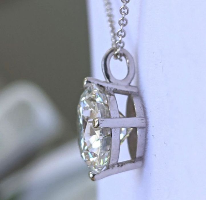 Златно колие с диамант 3,00 карата Е VVS 2 отгледан в лаборатория