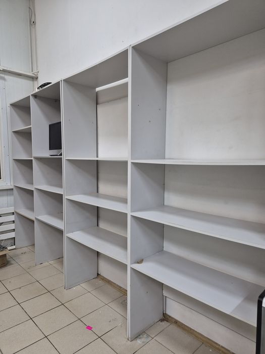 Продам витрины,стеллажи