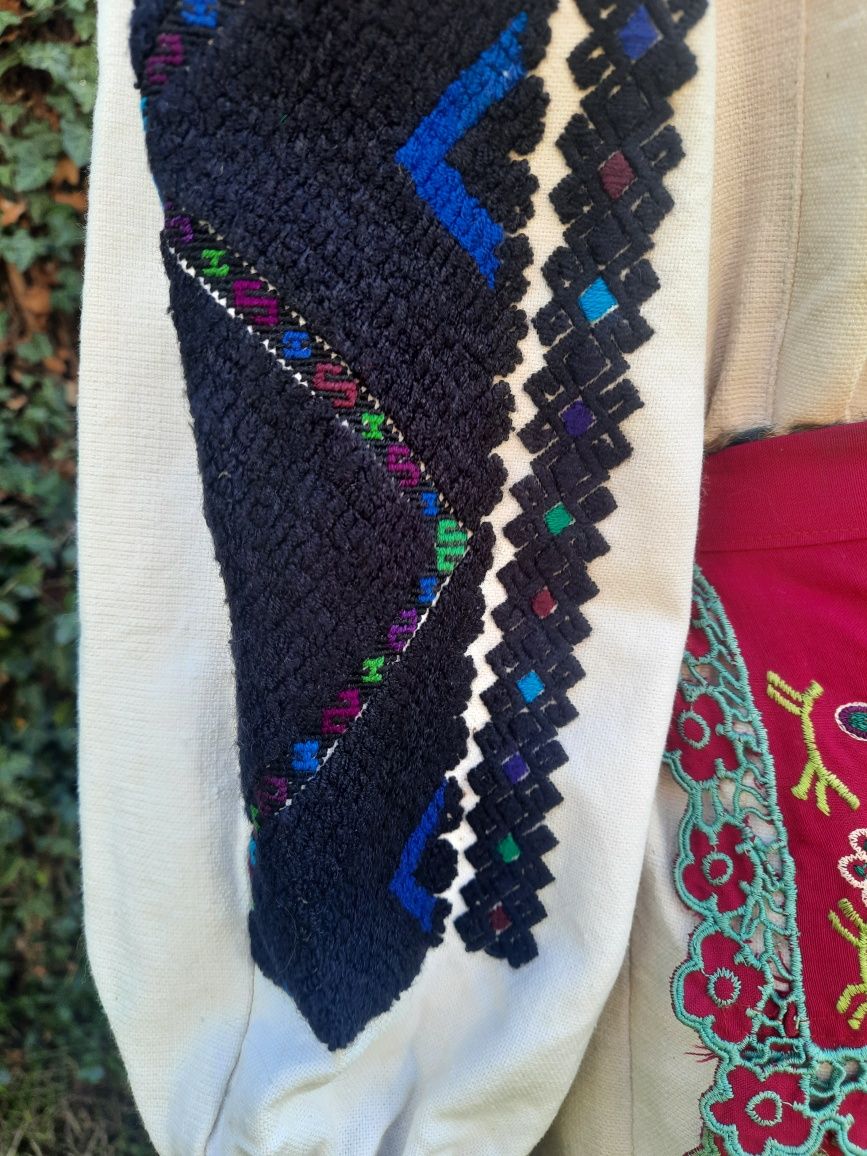 Costum popular Padureni