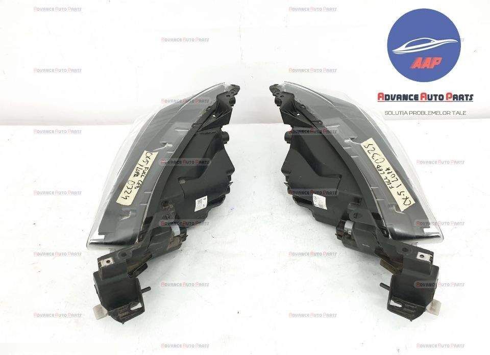 Far dreapta full led cu doua lupe, original in stare foarte buna Mazda