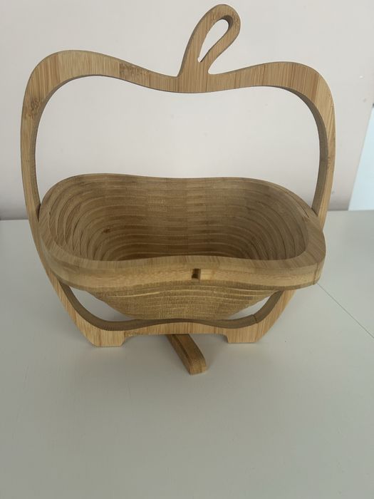 Продавам сгъваема дървена фруктиера за плодове и зеленчуци