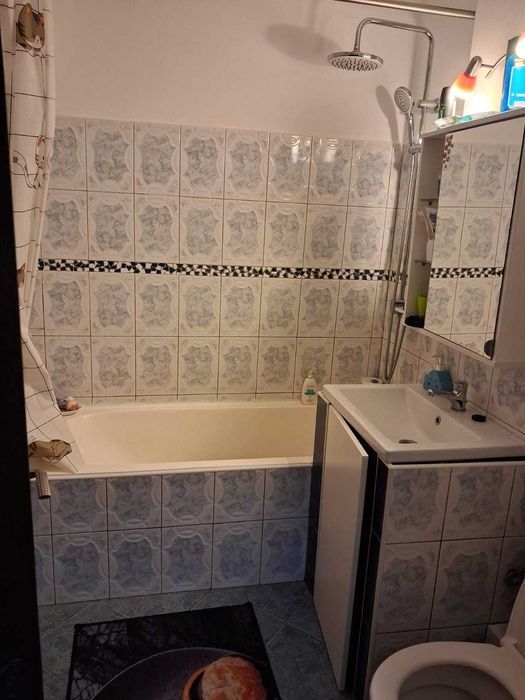 De vanzare apartament 3 camere