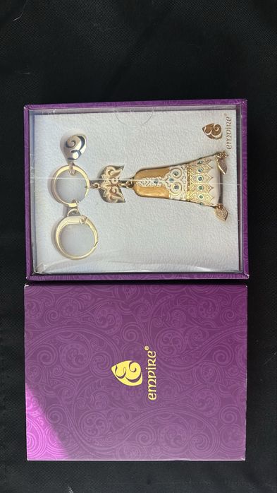 Продам брелок с флешкой 8 гб. от бренда empire