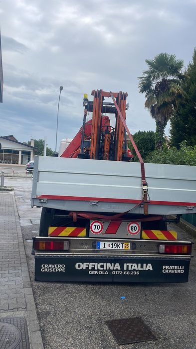 Camion Scania cu macara