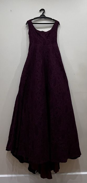 Вечернее платье длинное пышное без рукавов бордовое новое