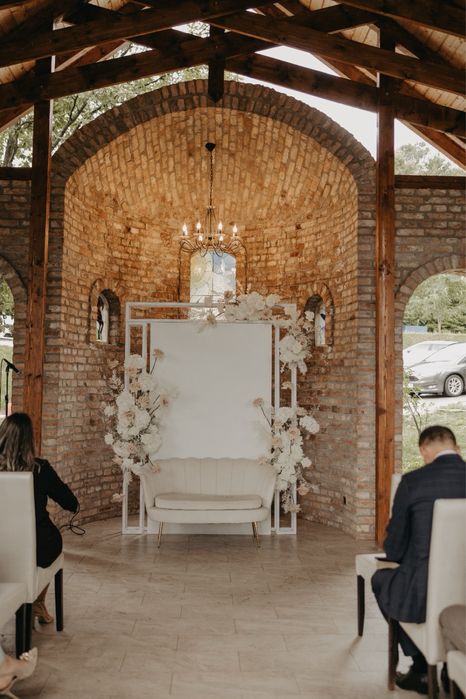 Inchiriez decor customizabil pentru evenimente