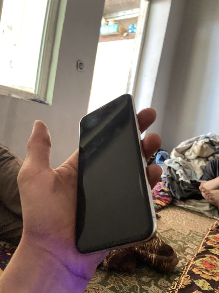 Iphone XS srochna Sotiladi