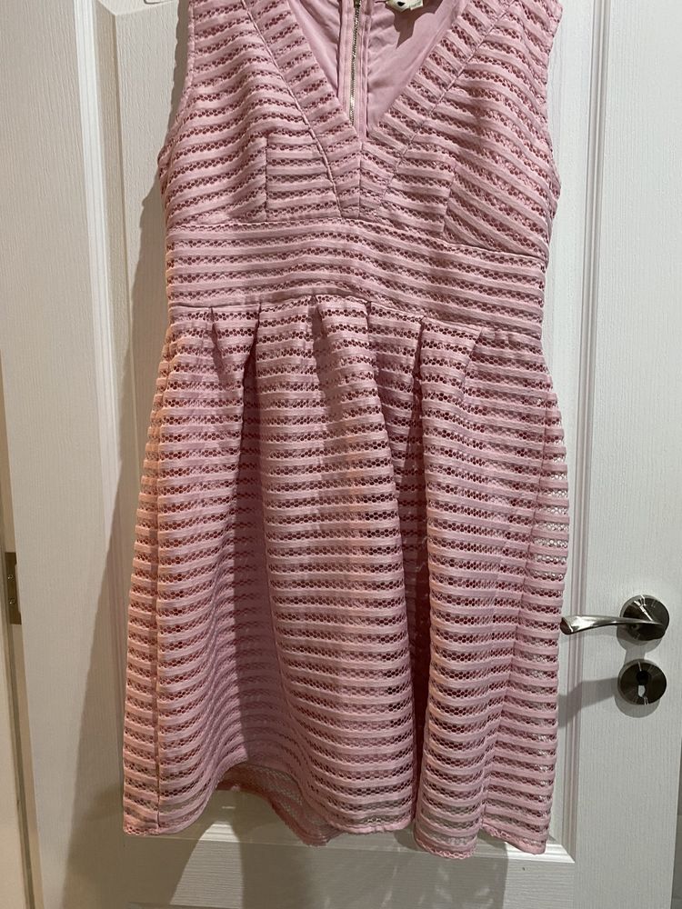 Розова рокля 42 размер