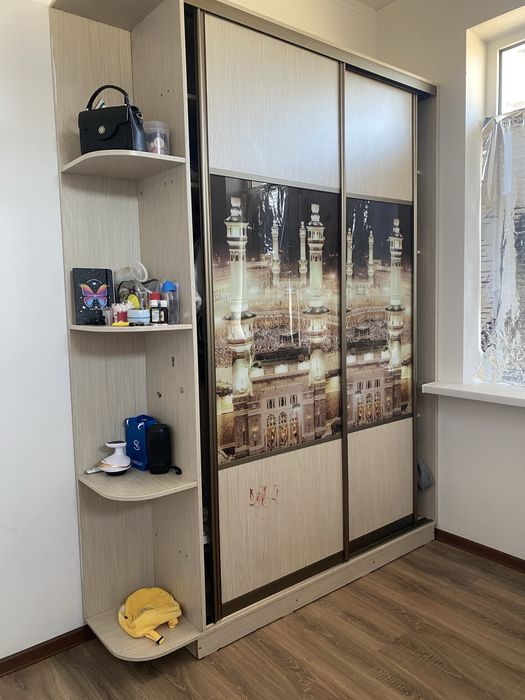 Кухонный гарнитур, газ , шкаф для одежды , стол и уголок