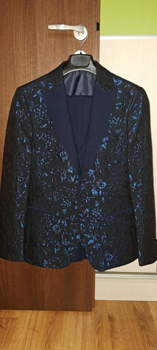 Costum 3 Piese (+Husa Costum) - Preț Negociabil