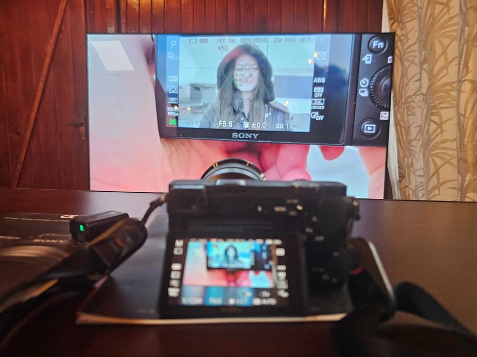 Aparat foto a6300 cu obiectiv sony F4/18-105 ideal pentru poze