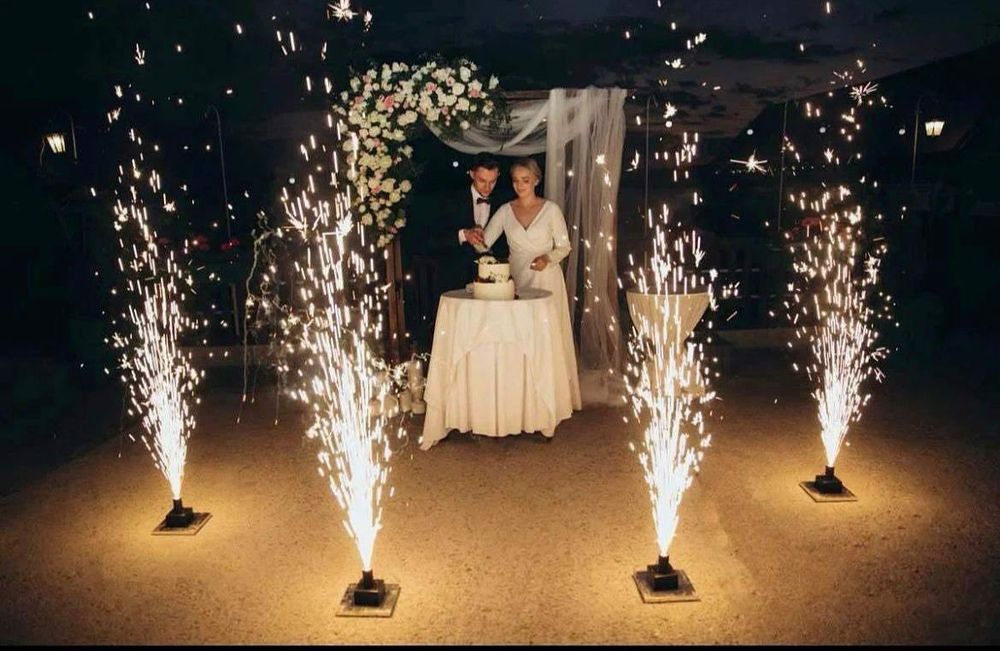 Холодный фонтан, фотозона , спецэффекты , бант  на машину с холодным