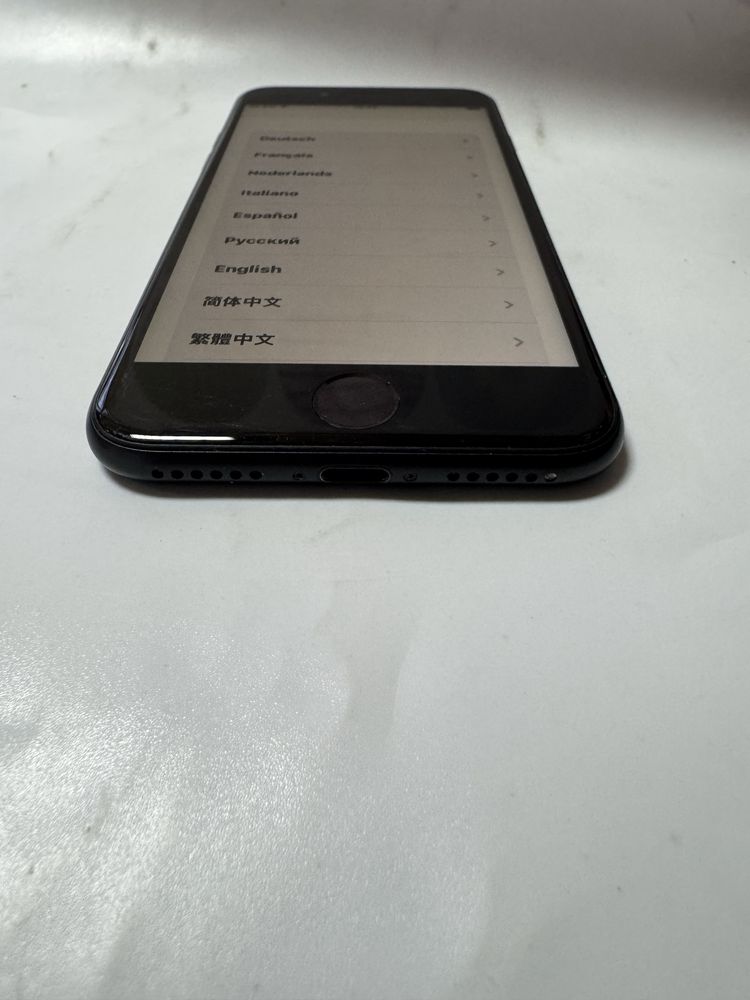 iPhone SE (2020) 128gb - заключен с iCloud