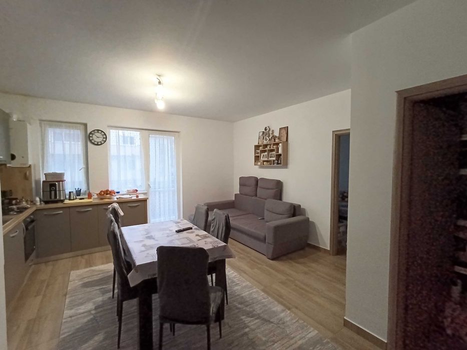 Vand apartament in Floresti