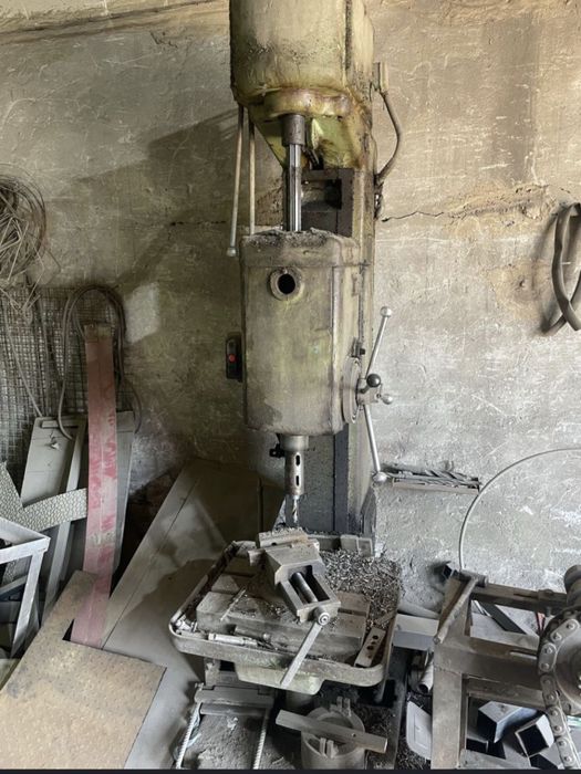 Tokarni drel hamma narsai bor ishlab turibdi