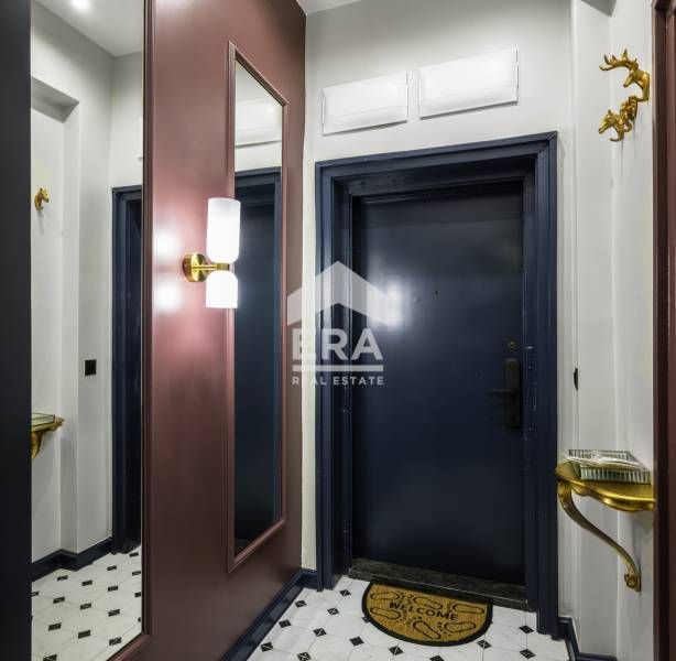 Продава се Двустаен апартамент в София, Център - 55 кв.м за 5453 €/кв.м - Снимка #9