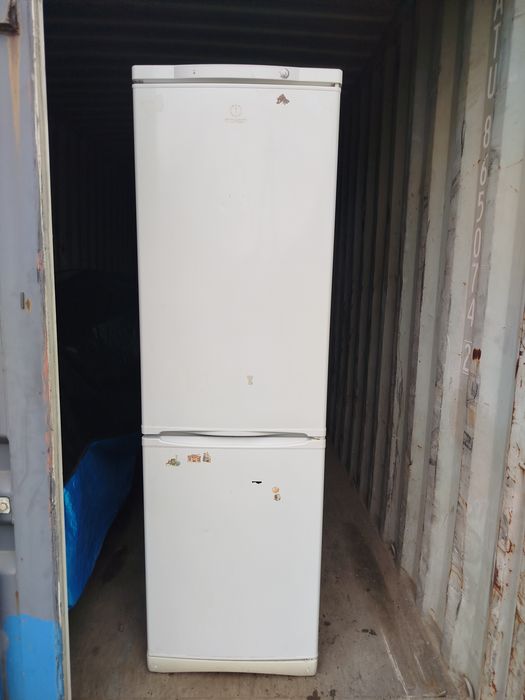 Холодильник большой