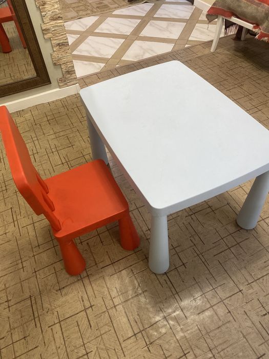 Детский столик и стульчик ИКЕА.