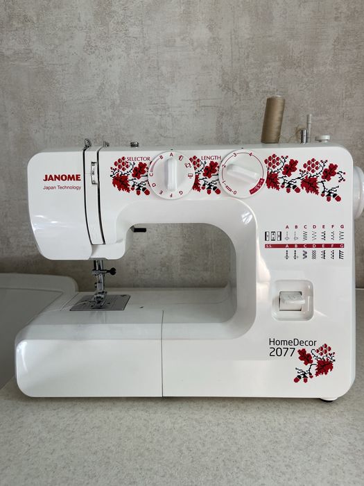 Швейная машина Janome HomeDecor 2077 белый