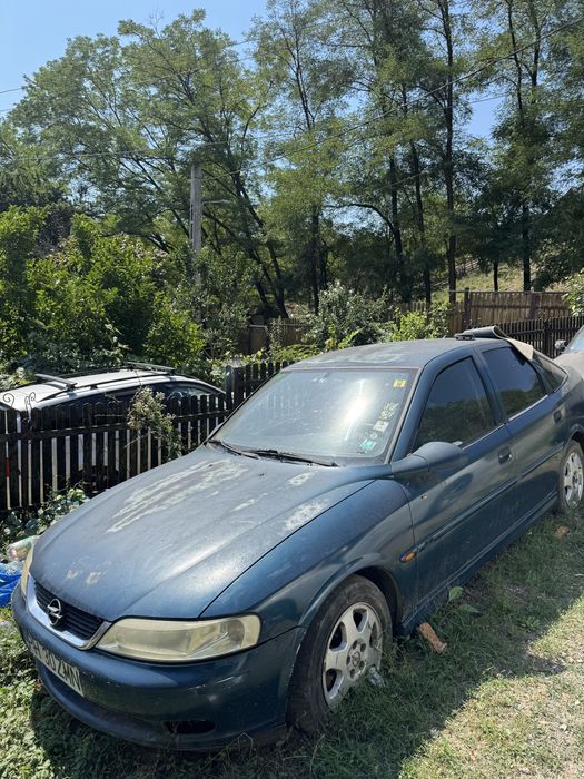 Vând sau dezmembrez Opel Vectra