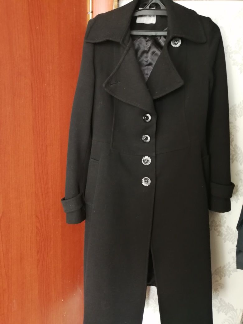 Продается  женское  кашемировое пальто бу 48р черного цвета в