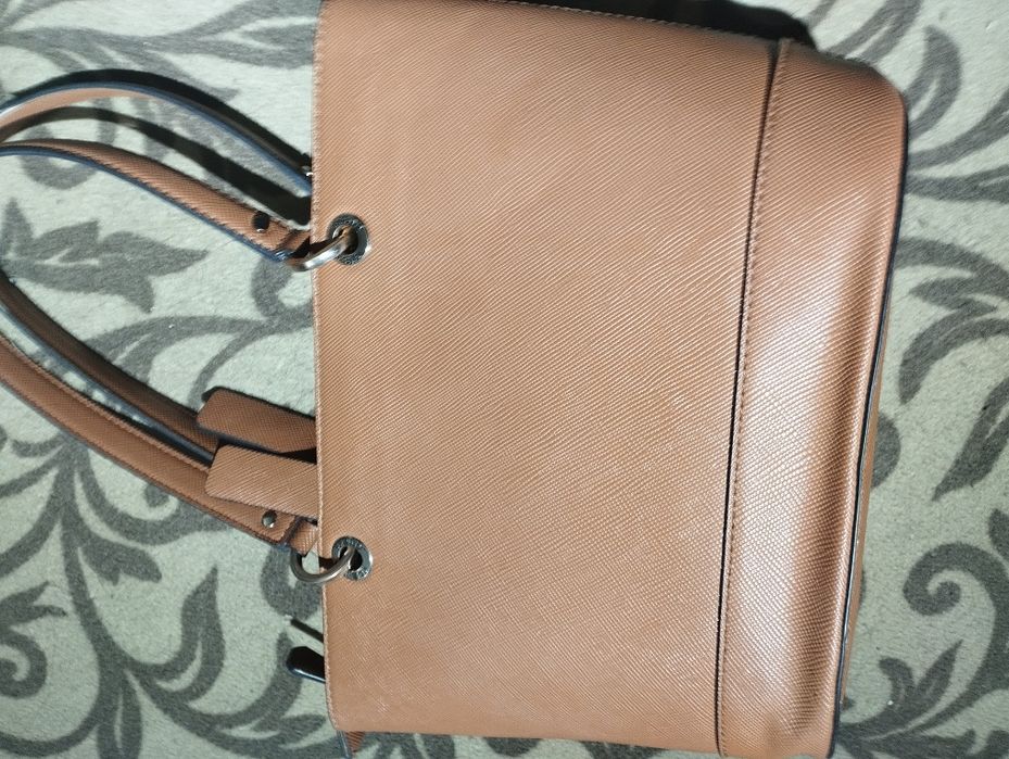 Продам женскую сумку GUESS