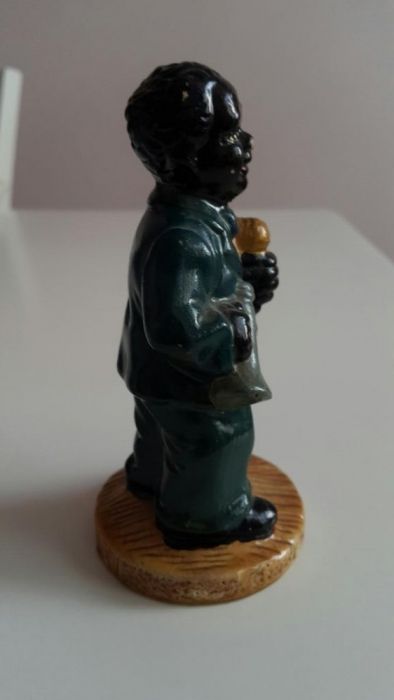 Порцеланова фигурка