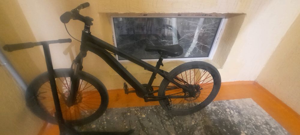 Велосипед продается едет все нормально но есть минусы